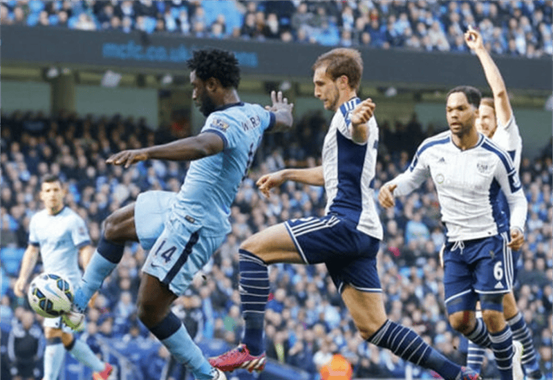 开云在线登陆入口-清晨曼城备战荷甲,更衣室发声细节曝光,引发热议,身体对抗强度拉满-开云在线登陆入口