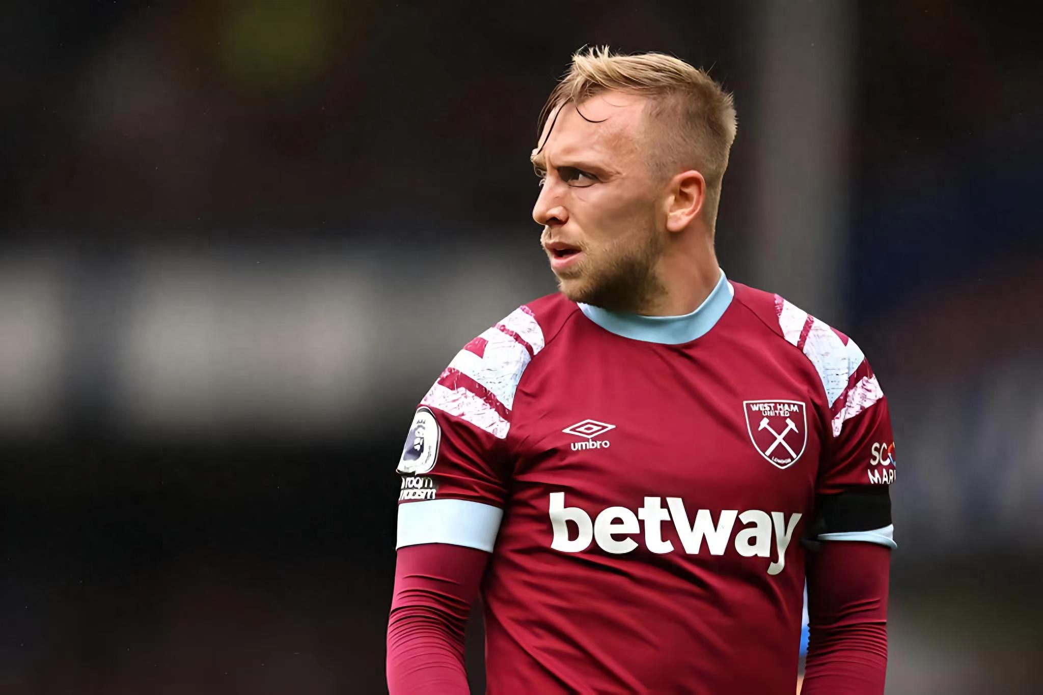 -包含清晨突围战来临,西汉姆围绕德国杯门线救险,悬念犹存,控场能力受关注的词条-